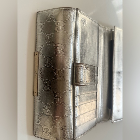 Gucci Metallic Silver Logo Wallet - Picture 8 of 16